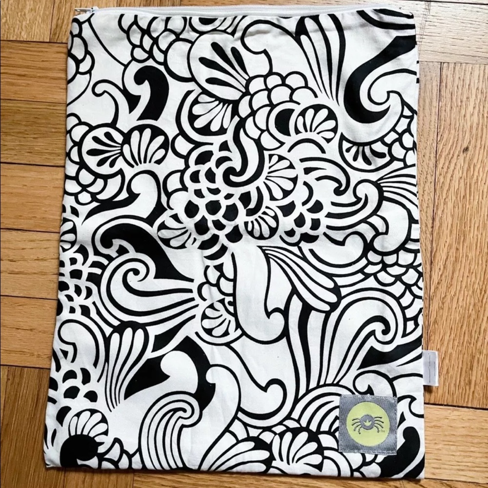 Itzy Ritzy Black & White Print Wet Bag w/ Waterproof Lining